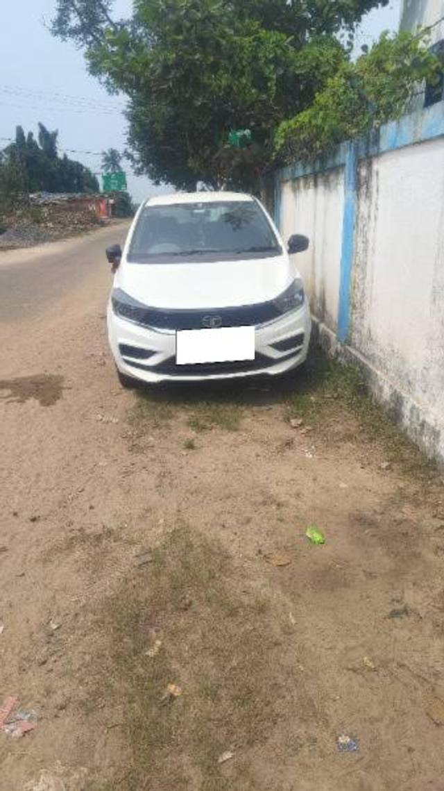 https://images10.gaadi.com/usedcar_image/4374827/original/processed_6f81239a-3f60-4d44-ad79-6a38fffced15.jpg?imwidth=6400