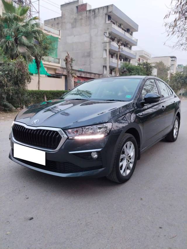 https://images10.gaadi.com/usedcar_image/4374851/original/processed_2104ebc4cae8938d8d0f9246fa29b3d6.jpg?imwidth=6402