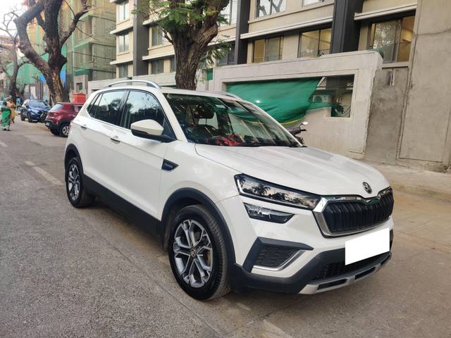 https://images10.gaadi.com/usedcar_image/4374860/original/processed_a619f833cbfc53037205b39f6e23bc0b.jpg?imwidth=6400