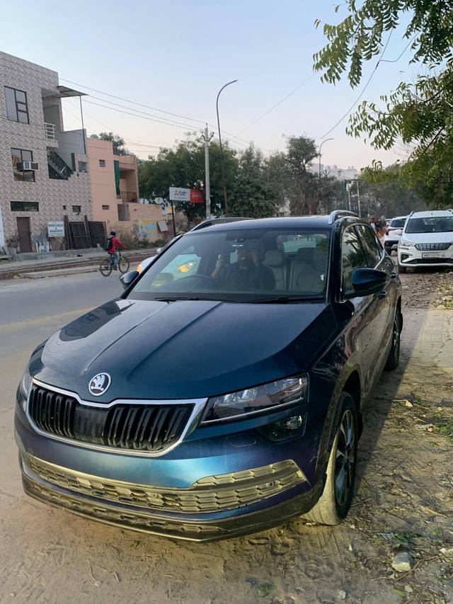 https://images10.gaadi.com/usedcar_image/4374872/original/processed_b1ac5872e2bc89e580bff8cbdfe3ab2f.jpg?imwidth=6402