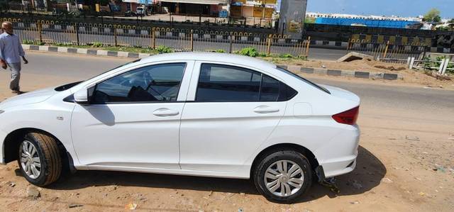 https://images10.gaadi.com/usedcar_image/4374883/original/processed_03e3c895-3ed2-413b-8435-51099ef0c1ec.jpg?imwidth=6402