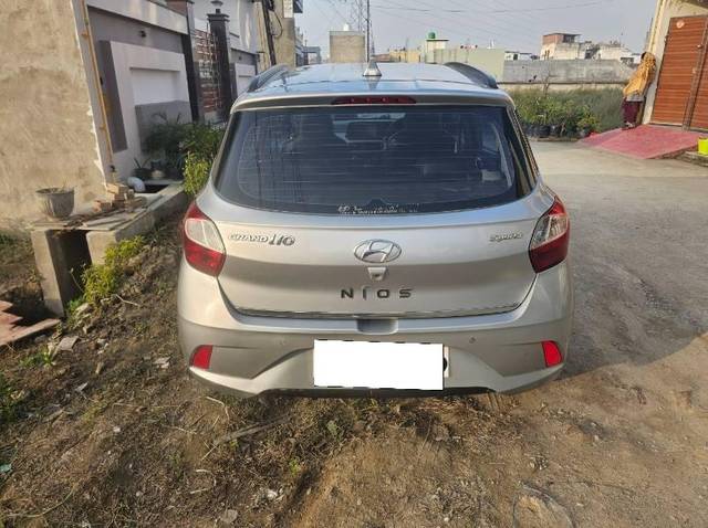 https://images10.gaadi.com/usedcar_image/4374948/original/processed_50198881-fabd-4c11-ad43-cf080bd282ff.jpg?imwidth=6401