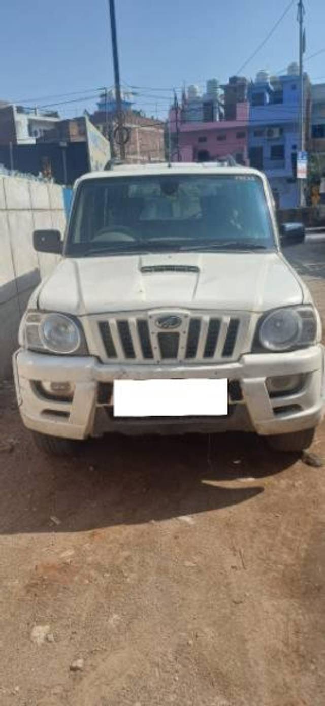 https://images10.gaadi.com/usedcar_image/4374956/original/processed_02e3477e-553d-49f7-9e3c-88c943ec2080.jpg?imwidth=6402