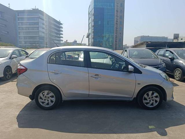 https://images10.gaadi.com/usedcar_image/4375167/original/processed_4755fa40904b7394666f3532b32f585d.jpg?imwidth=6401