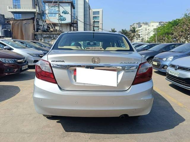 https://images10.gaadi.com/usedcar_image/4375167/original/processed_a8673e8fd0d445c3aa56a354d4e1e250.jpg?imwidth=6402