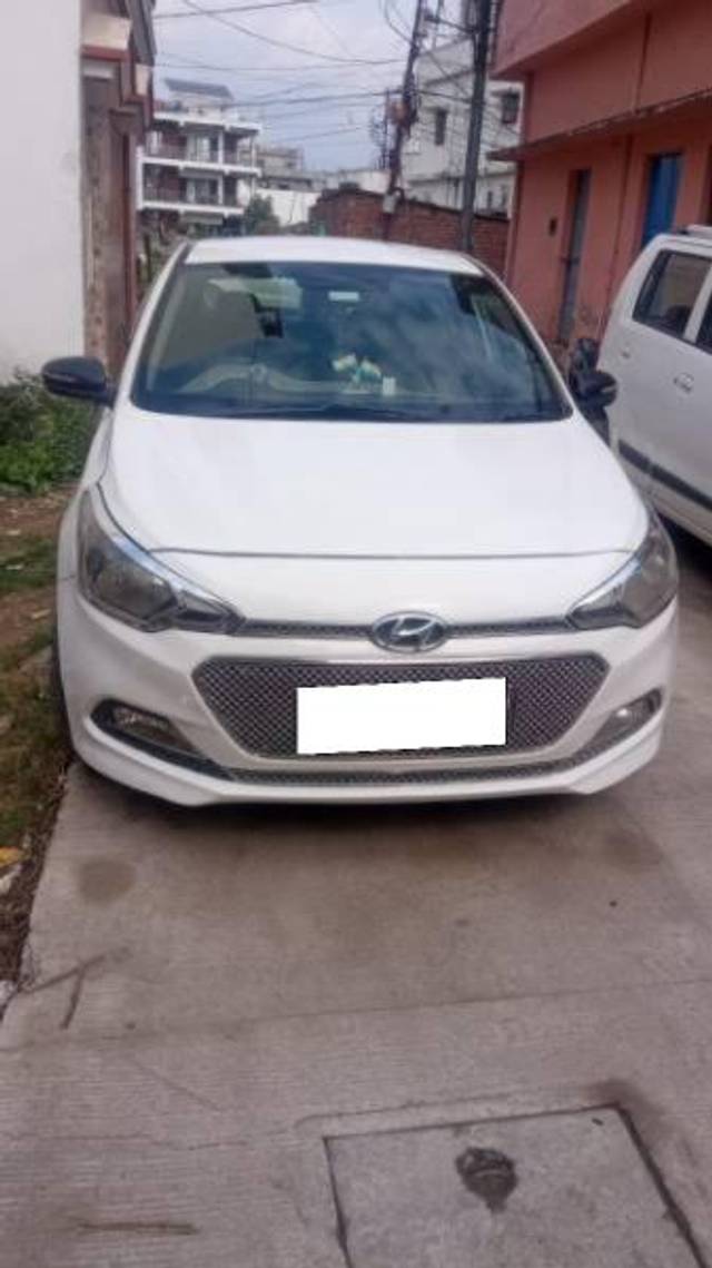 https://images10.gaadi.com/usedcar_image/4375197/original/processed_fd0057e0-9a1a-4485-8c43-624bde4eed48.jpg?imwidth=6400