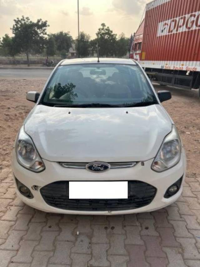 https://images10.gaadi.com/usedcar_image/4375208/original/processed_ad22868a-efb1-4751-8fac-43b77cf101b8.jpg?imwidth=6400