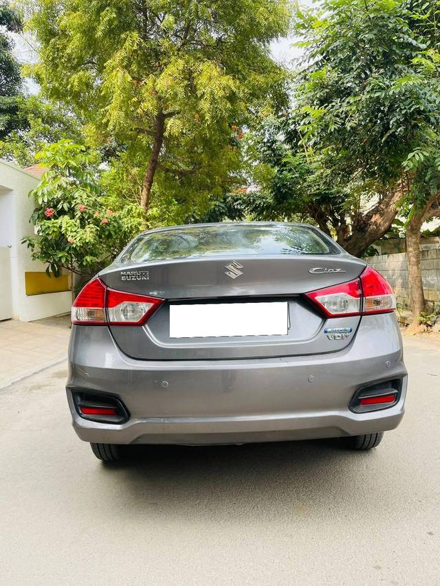 https://images10.gaadi.com/usedcar_image/4375215/original/processed_a5de5c228166272ad40ed0a210938d50.jpg?imwidth=6402