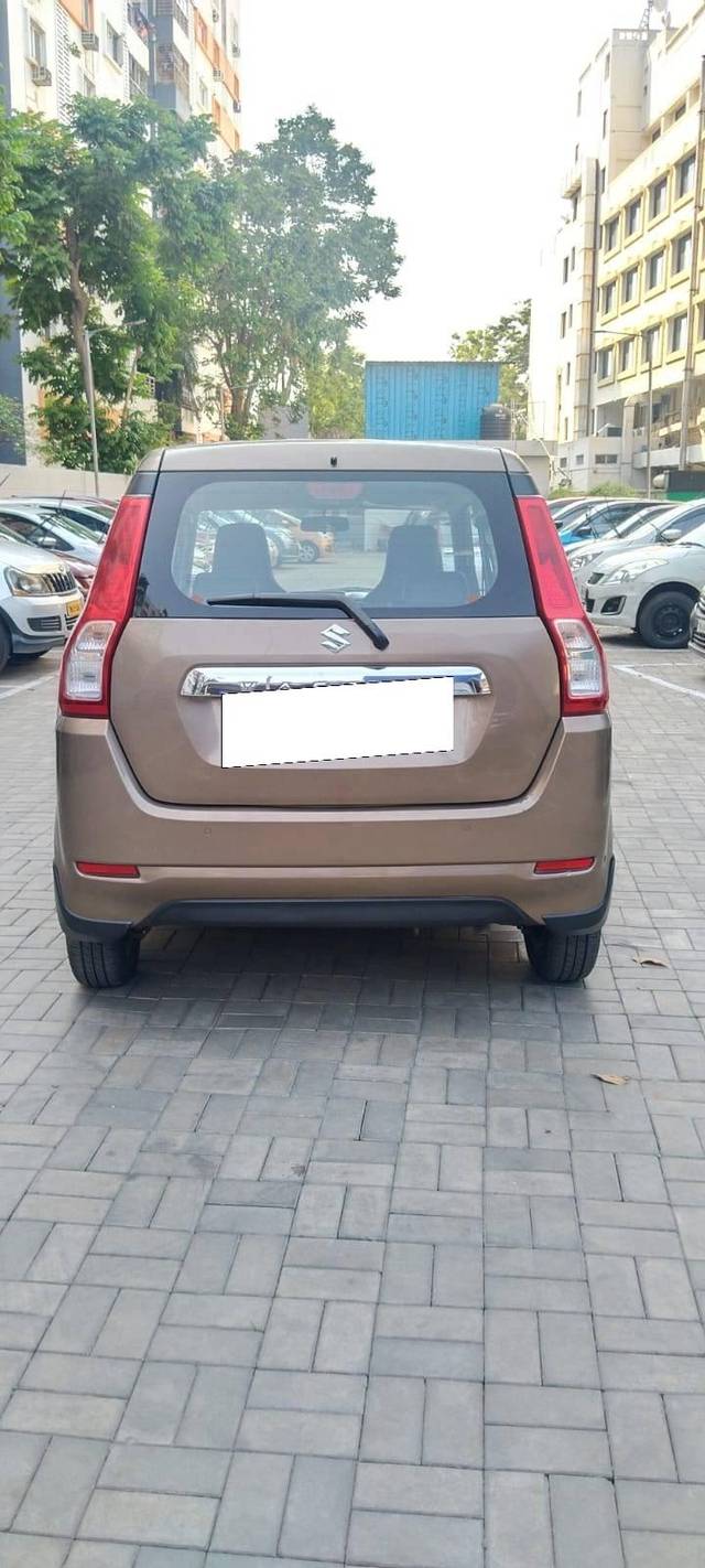 https://images10.gaadi.com/usedcar_image/4375225/original/processed_cbfcd293107e0abfb893319dff5fb4bf.jpg?imwidth=6402