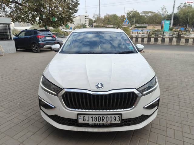 https://images10.gaadi.com/usedcar_image/4375262/original/ec4ab0d9675a649aee94e9466b8690f5.jpg?imwidth=6400