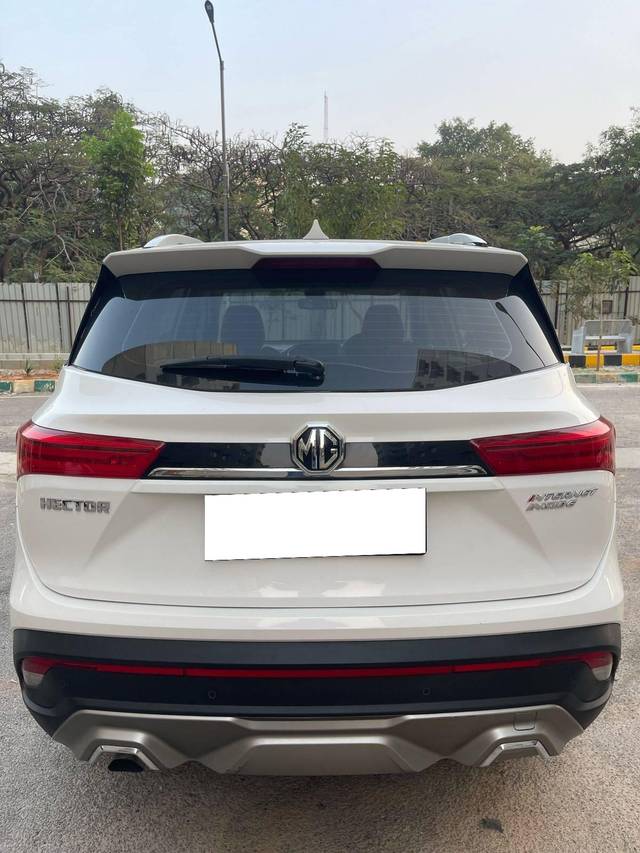 https://images10.gaadi.com/usedcar_image/4375266/original/processed_54fb0c288a5d82d31808f904b564f0b7.jpg?imwidth=6402