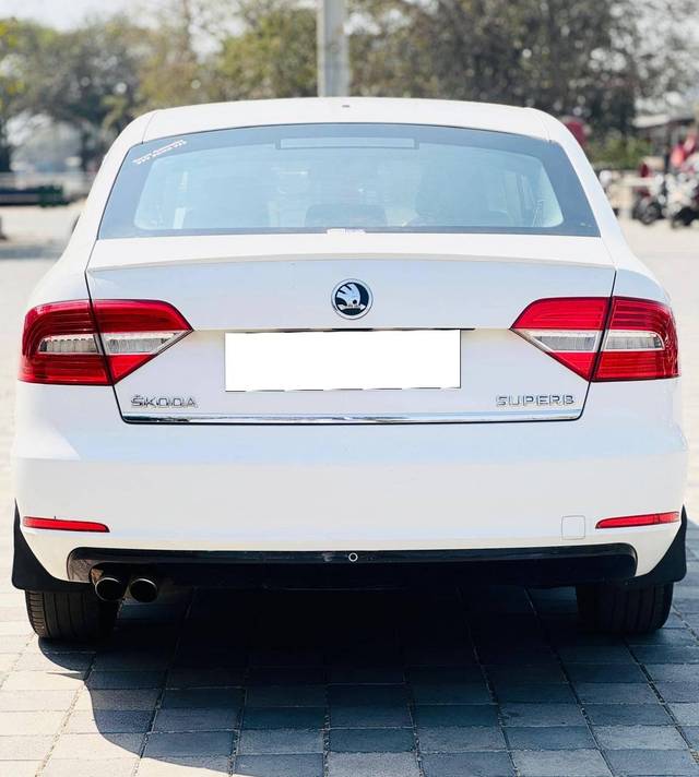 https://images10.gaadi.com/usedcar_image/4375285/original/processed_58bbf1e4e8ba071cd55fbd5534002d8e.jpg?imwidth=6402