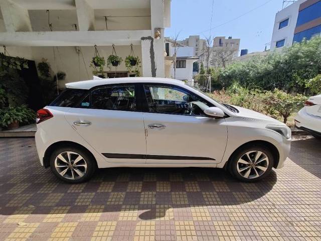 https://images10.gaadi.com/usedcar_image/4375419/original/28af3b5f189273e3b4b1df584945195e.jpg?imwidth=6401