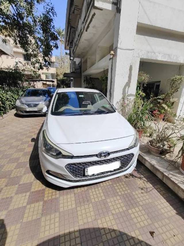 https://images10.gaadi.com/usedcar_image/4375419/original/bcee30b6cb6f4b43fe3305aac81a0203.jpg?imwidth=6400