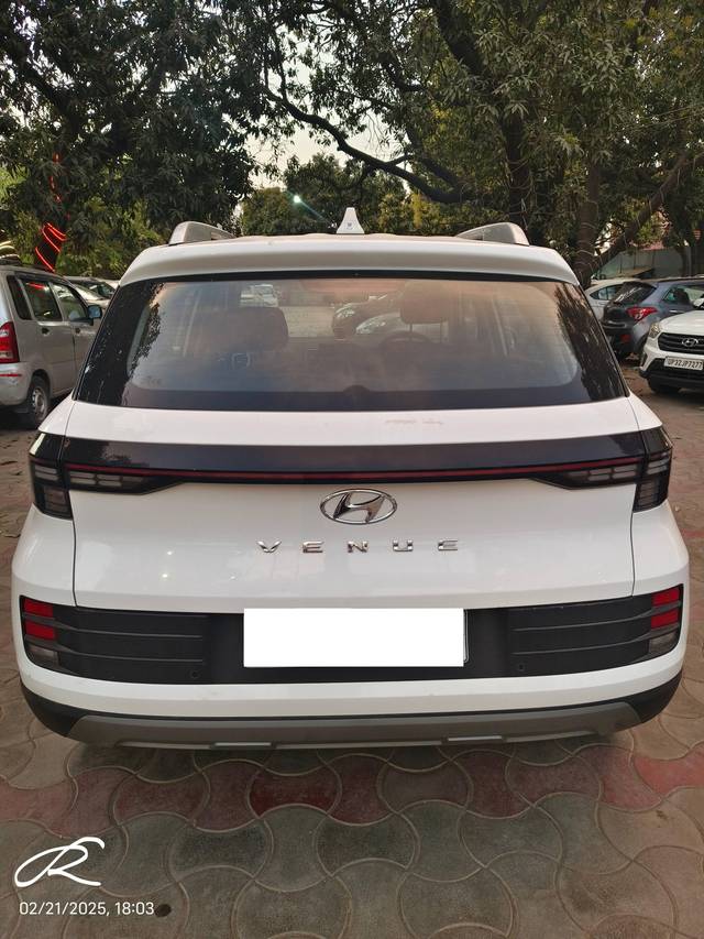 https://images10.gaadi.com/usedcar_image/4375428/original/processed_c42595117883ef8da64f3dd7536e77e1.jpg?imwidth=6402