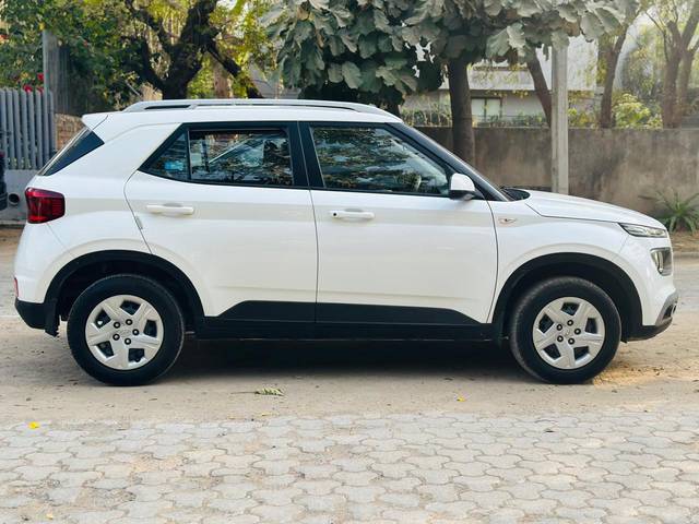 https://images10.gaadi.com/usedcar_image/4375432/original/0036721d1a088e10eca438d997262cab.jpg?imwidth=6401