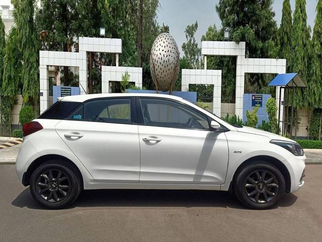 https://images10.gaadi.com/usedcar_image/4375484/original/processed_63b923b682cab8cdd0d6a37583b9bd8d.jpg?imwidth=6401