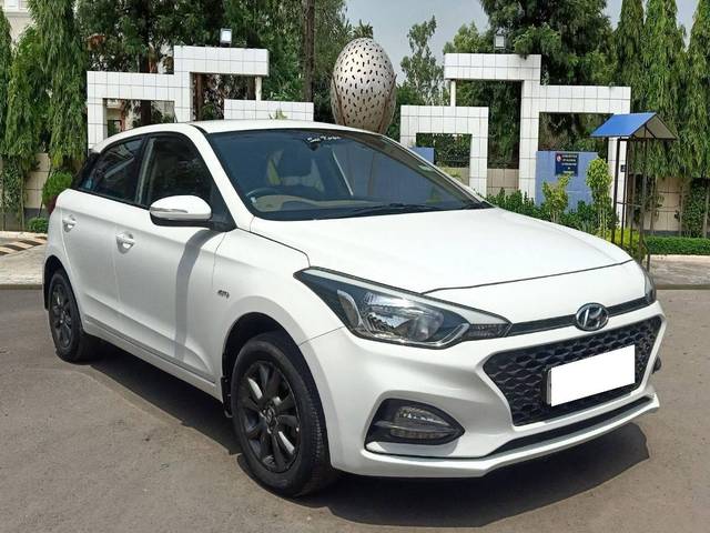 https://images10.gaadi.com/usedcar_image/4375484/original/processed_659a2a044f7d2c98072c0d0e286f7f77.jpg?imwidth=6400