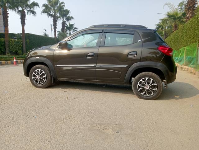 https://images10.gaadi.com/usedcar_image/4375545/original/82cd6f595bafcb96131c70782be5974f.jpg?imwidth=6402