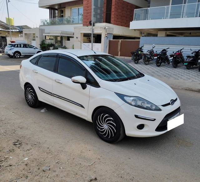 https://images10.gaadi.com/usedcar_image/4375583/original/processed_08cca7cc8cbcccc844956e0fa176f884.jpg?imwidth=6400