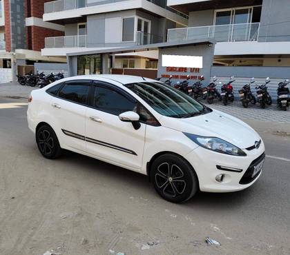 Ford Fiesta Style AT