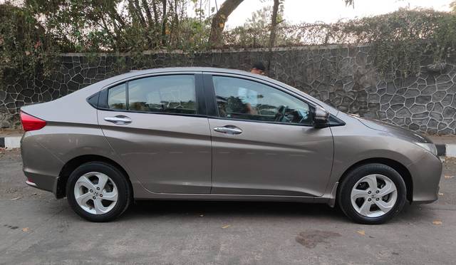 https://images10.gaadi.com/usedcar_image/4375615/original/313e3c940b4217e6334b57dda1eba8c2.jpg?imwidth=6401