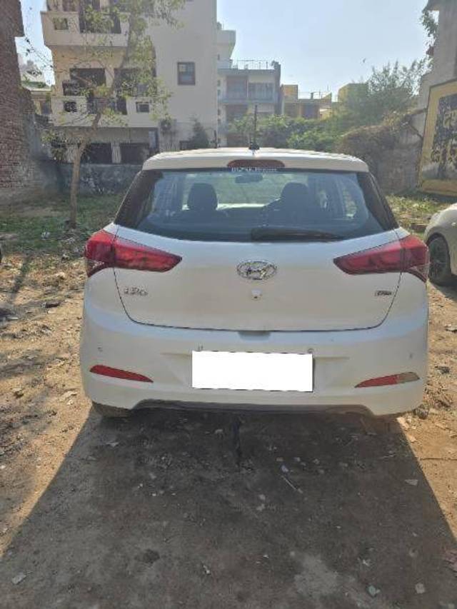 https://images10.gaadi.com/usedcar_image/4375715/original/2dfb6e91d1d653f9a5786ec9e4b7f4ae.jpg?imwidth=6400