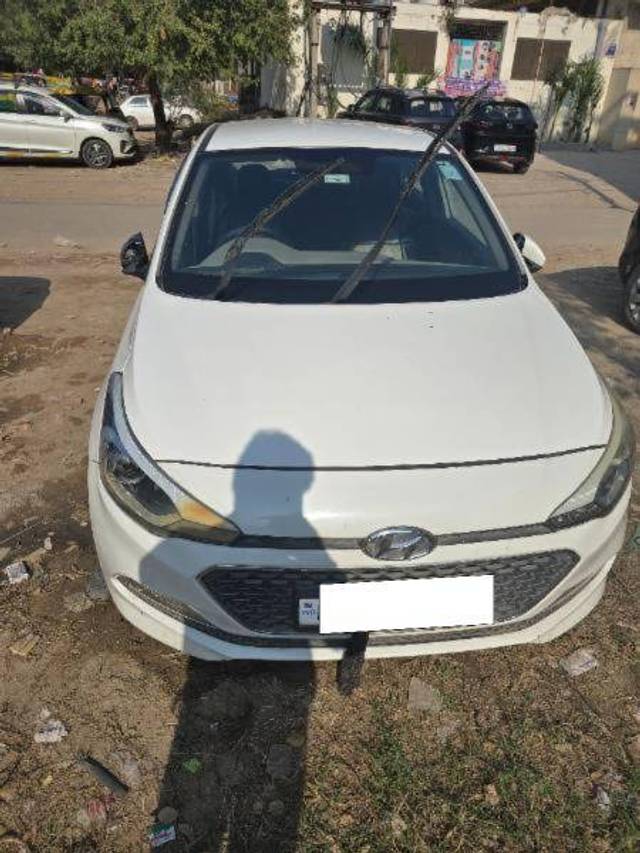 https://images10.gaadi.com/usedcar_image/4375715/original/fd12a702f14f06f5444599d51e142cc2.jpg?imwidth=6402