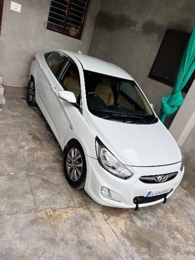 https://images10.gaadi.com/usedcar_image/4375798/original/processed_e3e734f8-d86c-439d-988c-a43866439286.jpeg?imwidth=6400