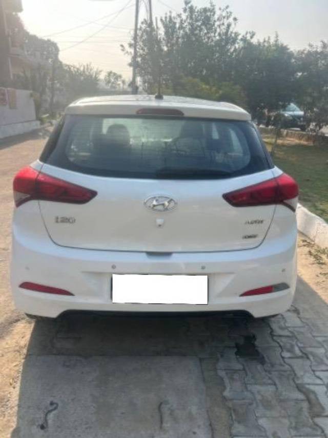 https://images10.gaadi.com/usedcar_image/4375812/original/processed_a7937785-d95d-485f-81ce-72b18b386bce.jpeg?imwidth=6401