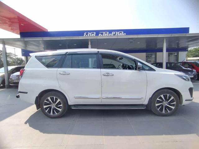 https://images10.gaadi.com/usedcar_image/4375813/original/processed_1acd8f08b37b803cbd79d884fb0f19f7.jpg?imwidth=6401