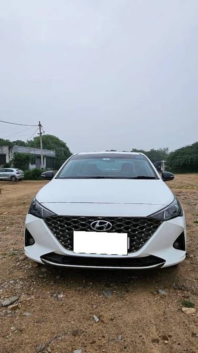 https://images10.gaadi.com/usedcar_image/4375829/original/processed_acbfabe8955cbeed6cd11024b52d8b17.jpg?imwidth=6401