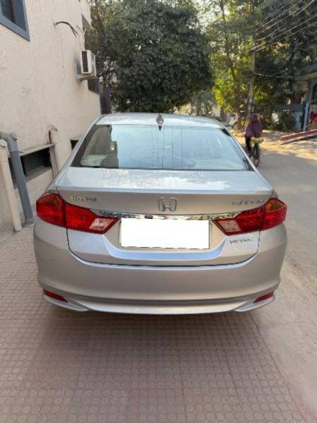 https://images10.gaadi.com/usedcar_image/4375860/original/429db06d5a95b9451f79bf7fa9abe9ed.jpeg?imwidth=6402