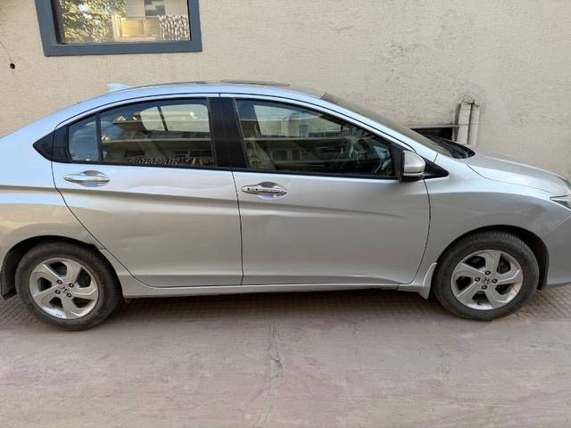 https://images10.gaadi.com/usedcar_image/4375860/original/c74a56071d52567f6e5b5a8e63d8fa97.jpeg?imwidth=6401