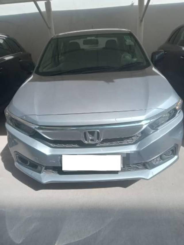 https://images10.gaadi.com/usedcar_image/4375913/original/processed_a602d81b-8e38-44b7-8766-9c2e4d44ec10.jpg?imwidth=6400