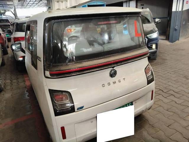 https://images10.gaadi.com/usedcar_image/4375945/original/processed_79ebfd5a-844d-4b5f-98e8-8a9d91955cae.jpeg?imwidth=6401