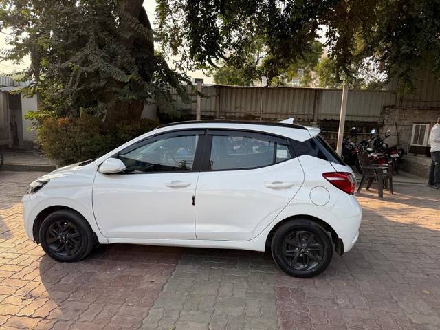 https://images10.gaadi.com/usedcar_image/4375946/original/9f997615-2834-4b3a-beb5-b39c269d1763.jpg?imwidth=6400