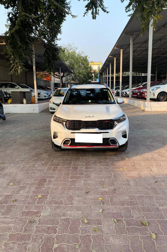 https://images10.gaadi.com/usedcar_image/4376026/original/processed_74c1ca7c-b514-45fe-8c08-be001a71d183.jpg?imwidth=6401