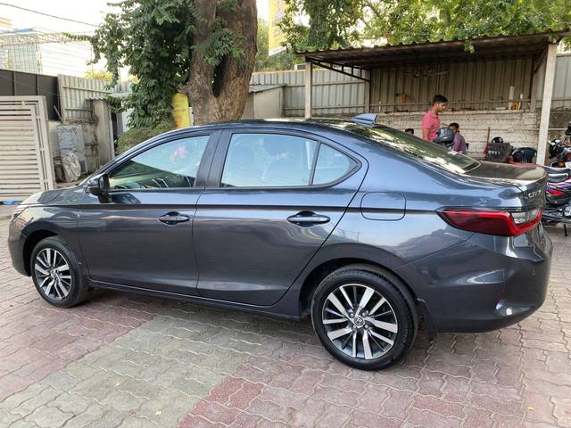 https://images10.gaadi.com/usedcar_image/4376032/original/processed_cf860083-6e94-46d1-8180-fba00ae5923d.jpg?imwidth=6402