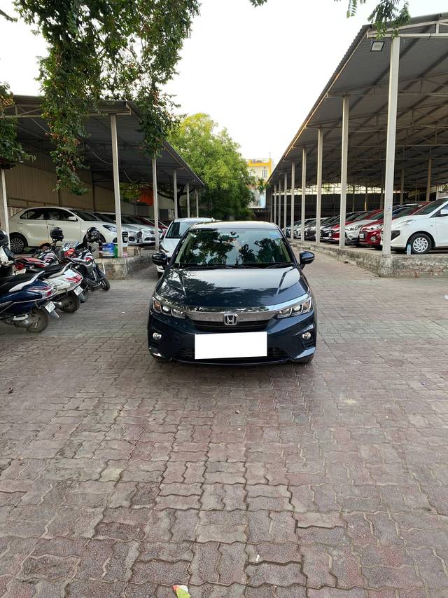 https://images10.gaadi.com/usedcar_image/4376032/original/processed_ee464ef3-a6c2-408c-96cd-500adbdf57ab.jpg?imwidth=6401