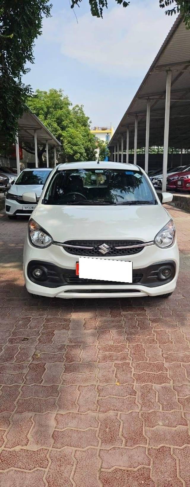 https://images10.gaadi.com/usedcar_image/4376038/original/processed_13ee685f-b307-4fa4-998f-c60eeaff4446.jpg?imwidth=6401