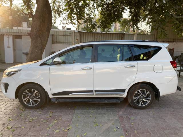 https://images10.gaadi.com/usedcar_image/4376048/original/processed_412848f8-3698-494e-8261-92dad4e55d29.jpg?imwidth=6402