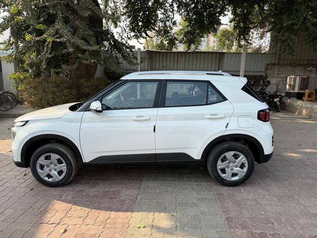 https://images10.gaadi.com/usedcar_image/4376057/original/482b1913-481c-4527-8296-e37d90efa91b.jpg?imwidth=6402