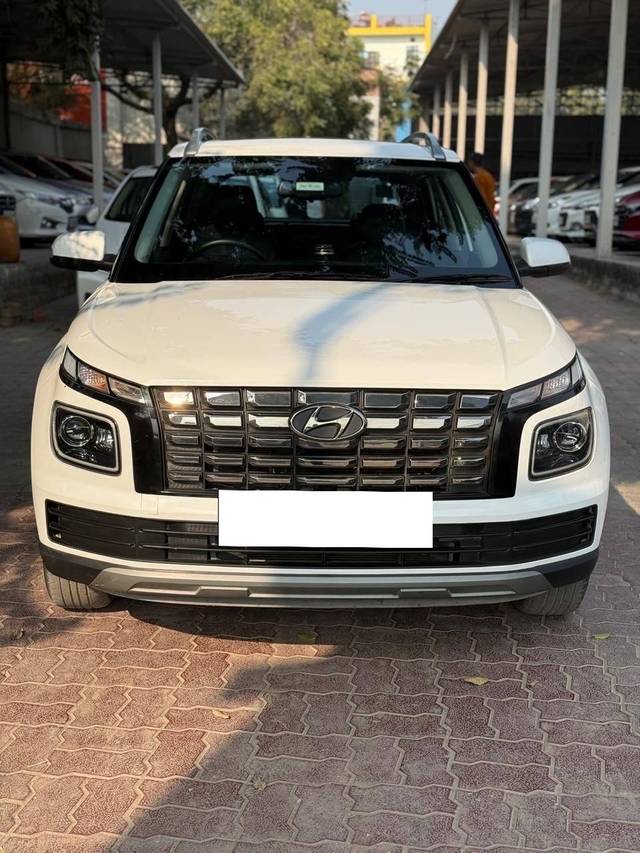 https://images10.gaadi.com/usedcar_image/4376057/original/processed_10630185-824c-4aed-9e63-bd085d40de84.jpg?imwidth=6400