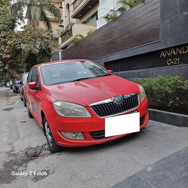 https://images10.gaadi.com/usedcar_image/4376079/original/processed_258654be0dd2e061589b95153ceeea14.jpg?imwidth=6400