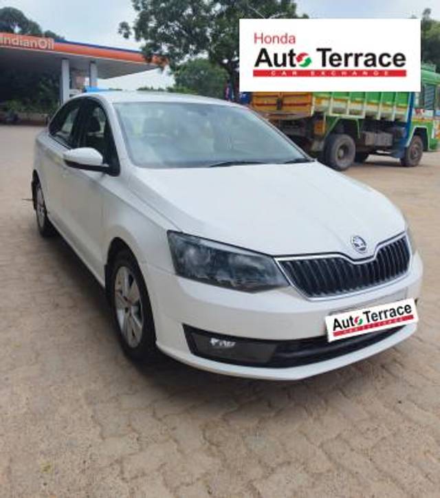 https://images10.gaadi.com/usedcar_image/4376103/original/5781727ee88b485f573cbaff980c14bf.jpeg?imwidth=6400