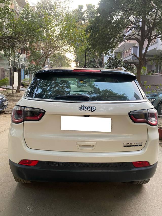 https://images10.gaadi.com/usedcar_image/4376142/original/processed_0ee78b574a7fdbddf782db10bd3c9537.jpg?imwidth=6402