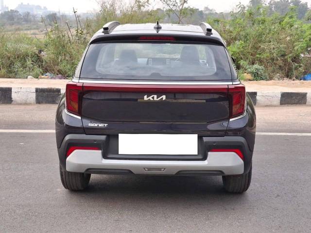 https://images10.gaadi.com/usedcar_image/4376177/original/processed_a11d0868-86bc-464b-a46e-b8ee578a76ad.jpg?imwidth=6402