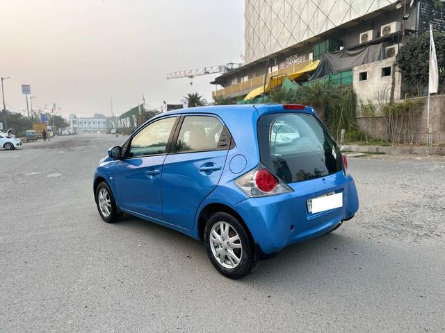 https://images10.gaadi.com/usedcar_image/4376332/original/processed_a07732aec3b0e564e9a898063670bff0.jpg?imwidth=6402