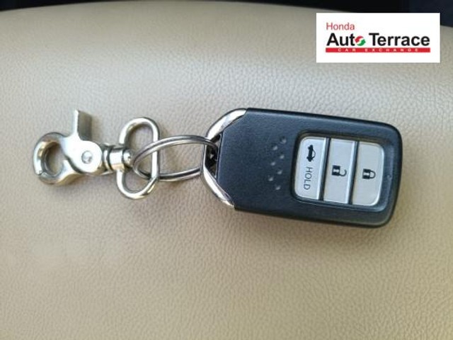 Second-hand 2018 Honda Amaze V Petrol for sale in Tiruchirappalli-11